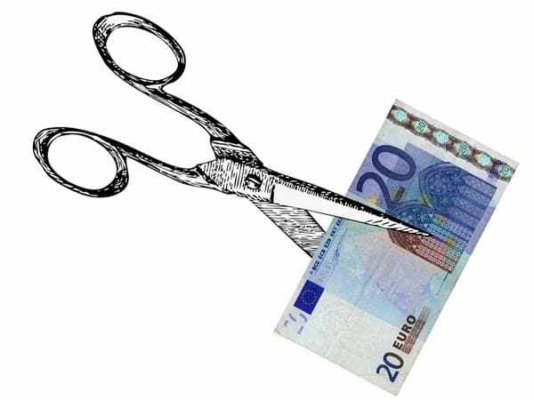Ножницы режут евро