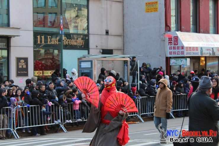 49. Парад в Нью-Йорке восточного Нового Года 2013 в Чайна Тауне - NYC-Brooklyn