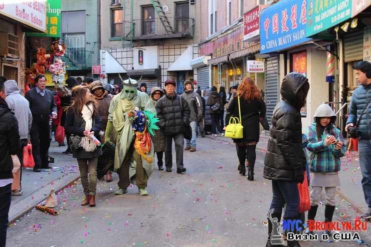 83. Парад в Нью-Йорке восточного Нового Года 2013 в Чайна Тауне - NYC-Brooklyn