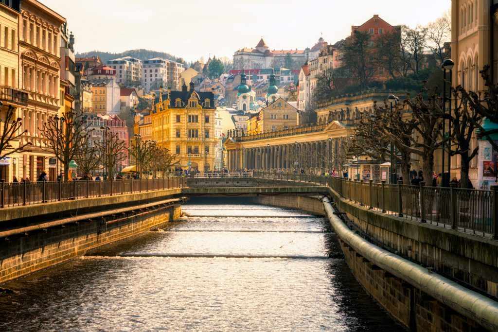 Что нужно для получения гражданства Чехии?