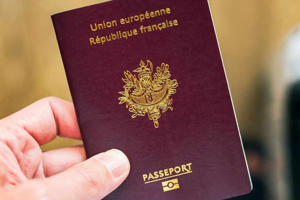 Получение французского паспорта