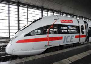 В Германии появился скоростной поезд Берлин-Мюнхен. Время в пути сократилось , теперь оно составляет - 3 часа 55 минут.