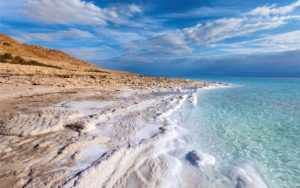 Побережье Мертвого моря в Израиле