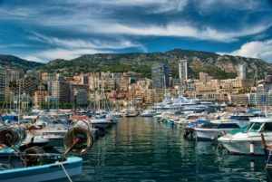 Монако - ежедневно в сюда приезжают в поиске хорошей работы около 30000 человек из ближайших городов Франции.