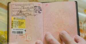 При въезде на Филипины больше не ставят штам в паспорт, а вклеивают на его место симпатичную наклейку, которая меньше штампа